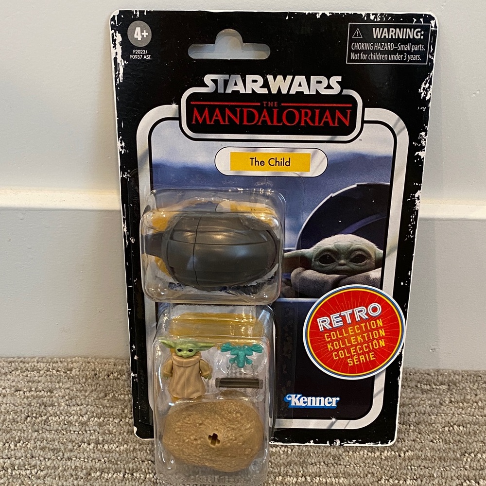 The Mandalorian The Child Figure with Accessories - Retro Collection